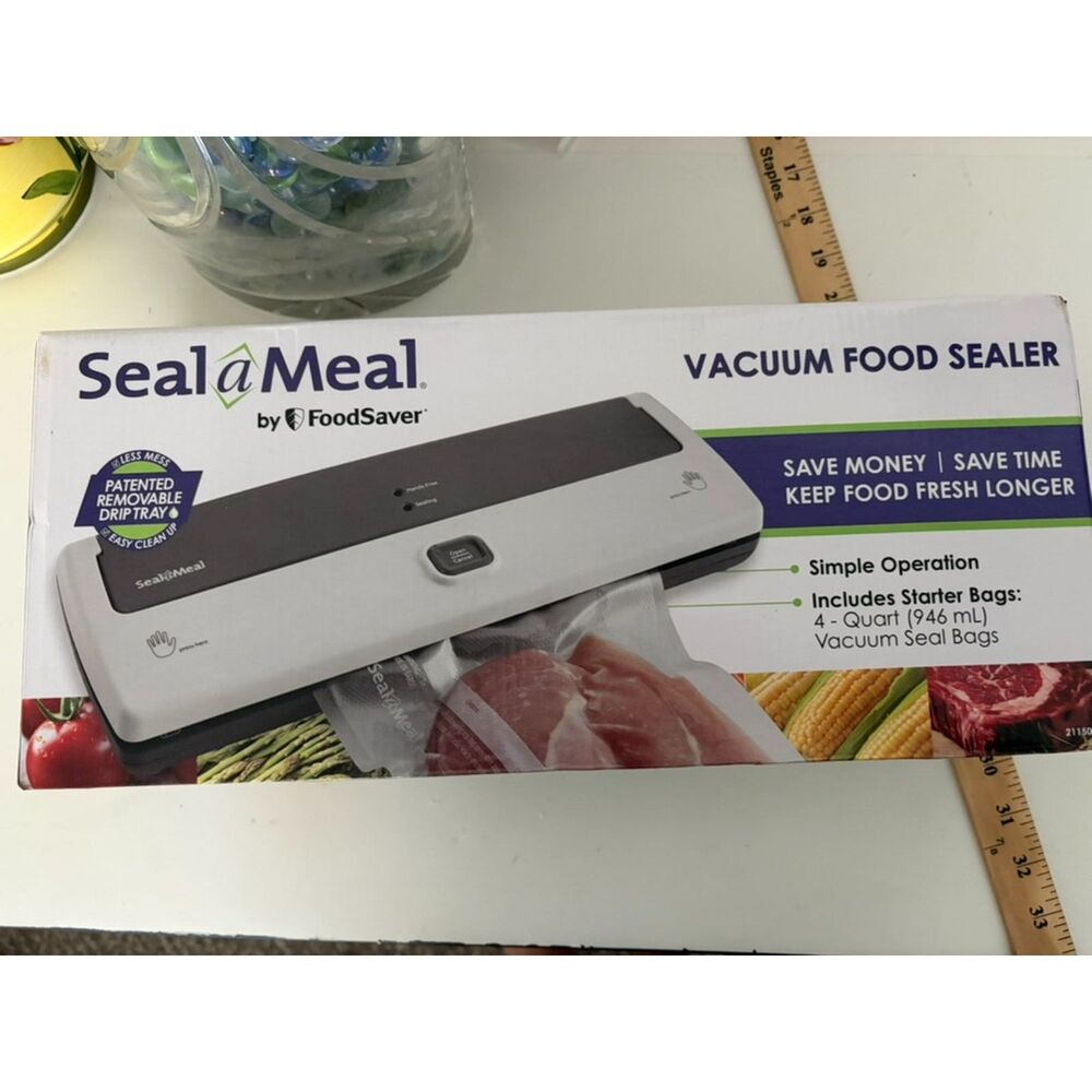 Seal A Meal by foodSaver Vacuum food Sealer Machine NIB